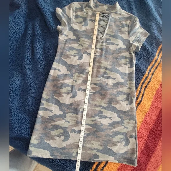 Alya Camo Mock-Neck Dress - Picture 7 of 9